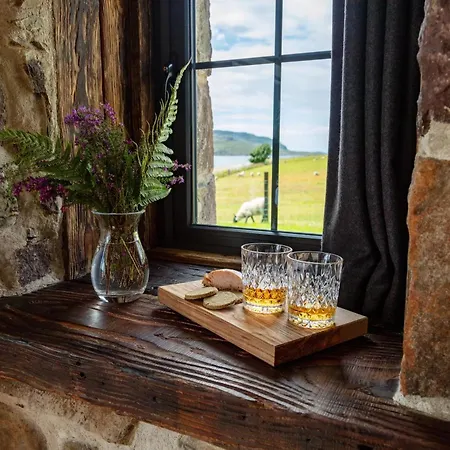 The Wreck - Lochside Cottage Dog Friendly Ullapool Exterior photo