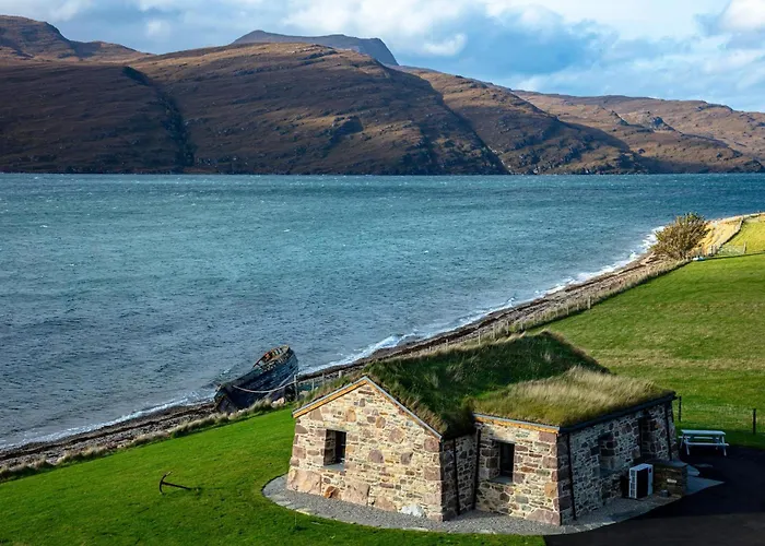 The Wreck - Lochside Cottage Dog Friendly