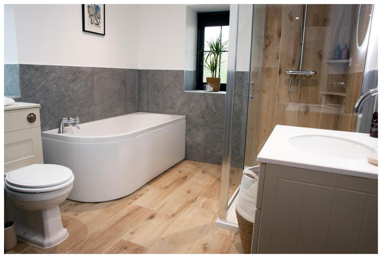 The Wreck - Lochside Dog Friendly Apartment Ullapool
