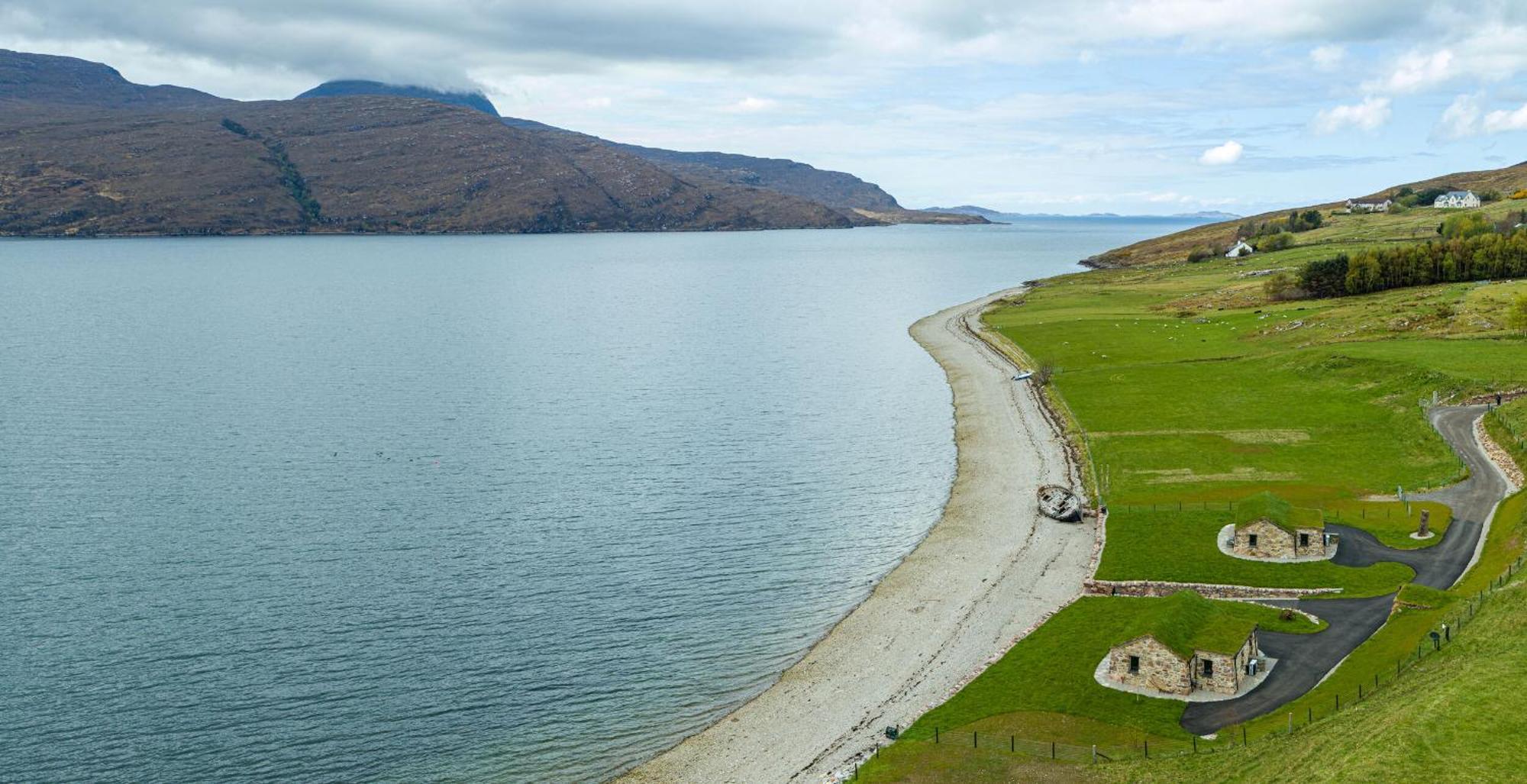 The Wreck - Lochside Dog Friendly Apartment Ullapool